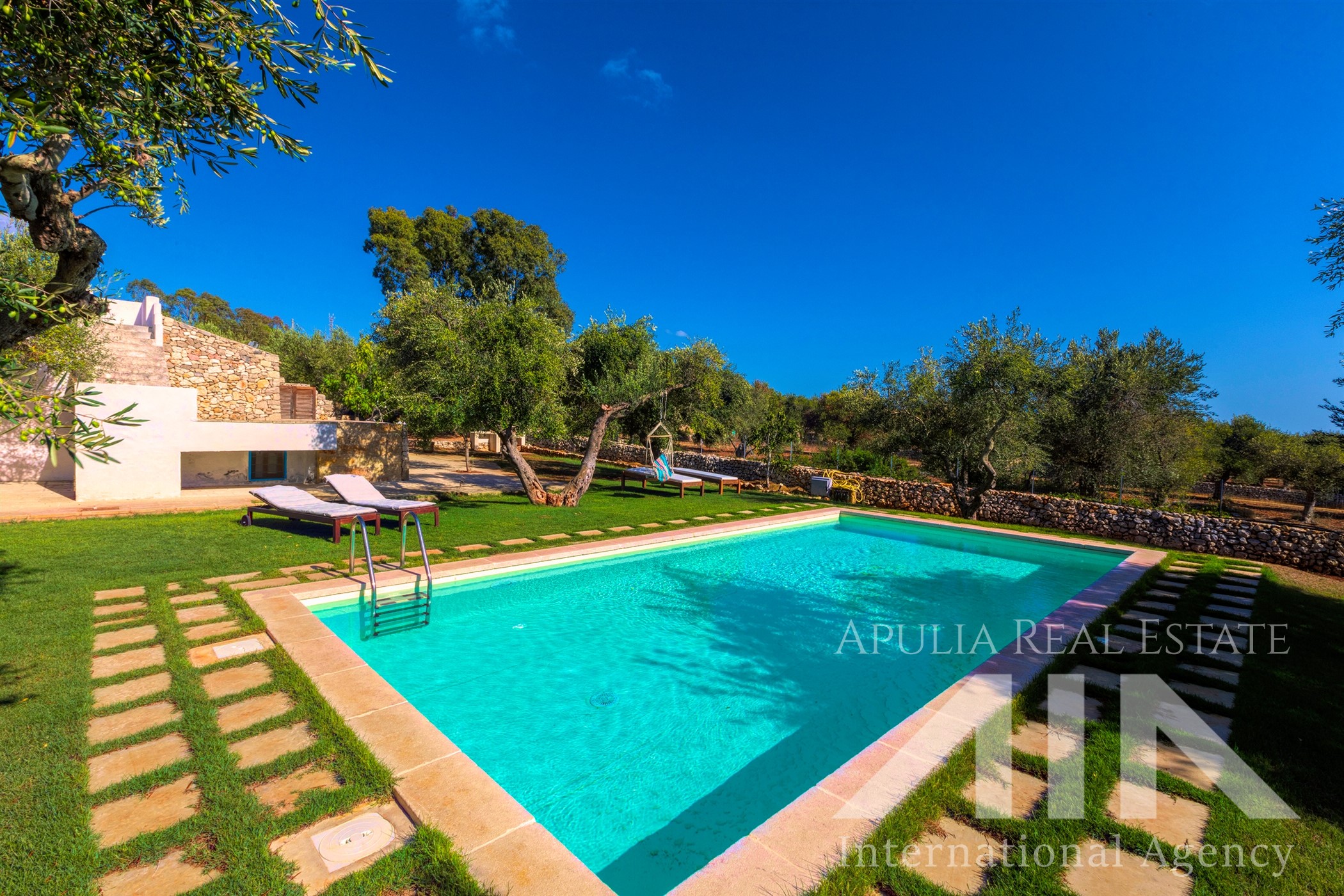 Charming Trulli "Lamie" On The Sea - LEU124