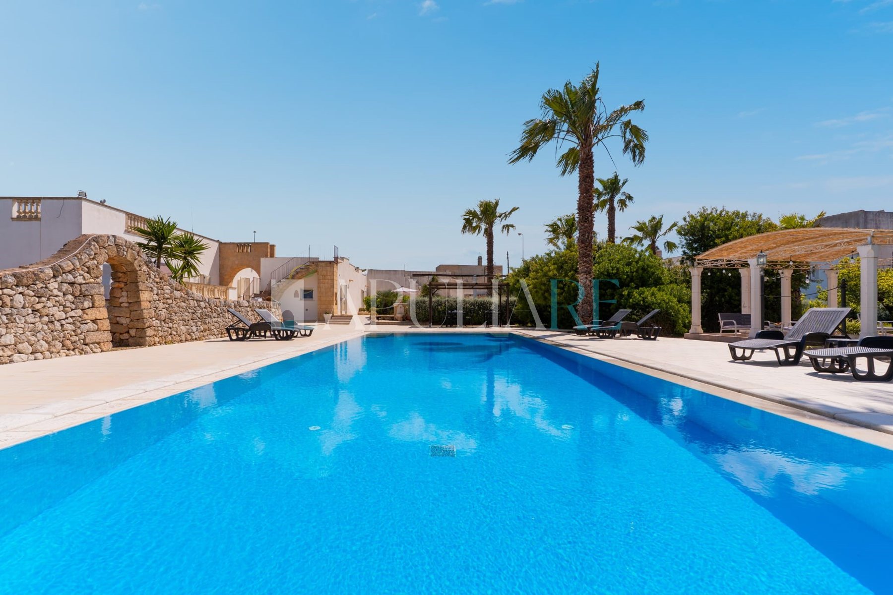 Prestige masseria with pool and private suites