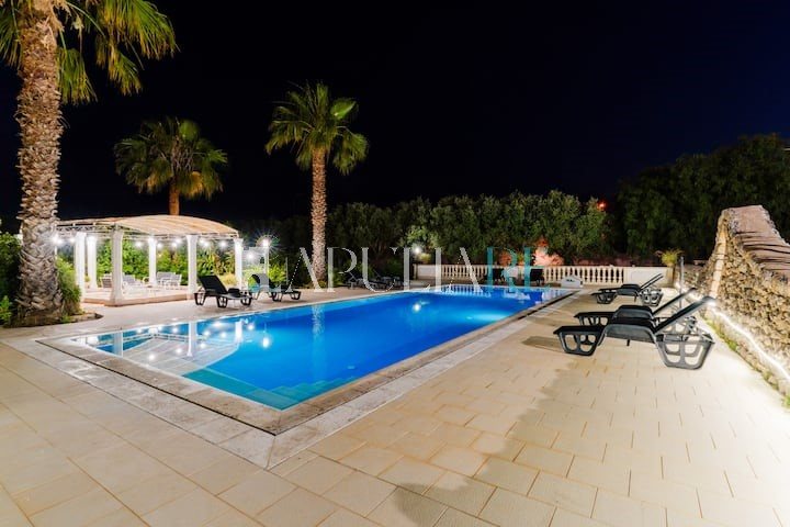 Prestige masseria with pool and private suites