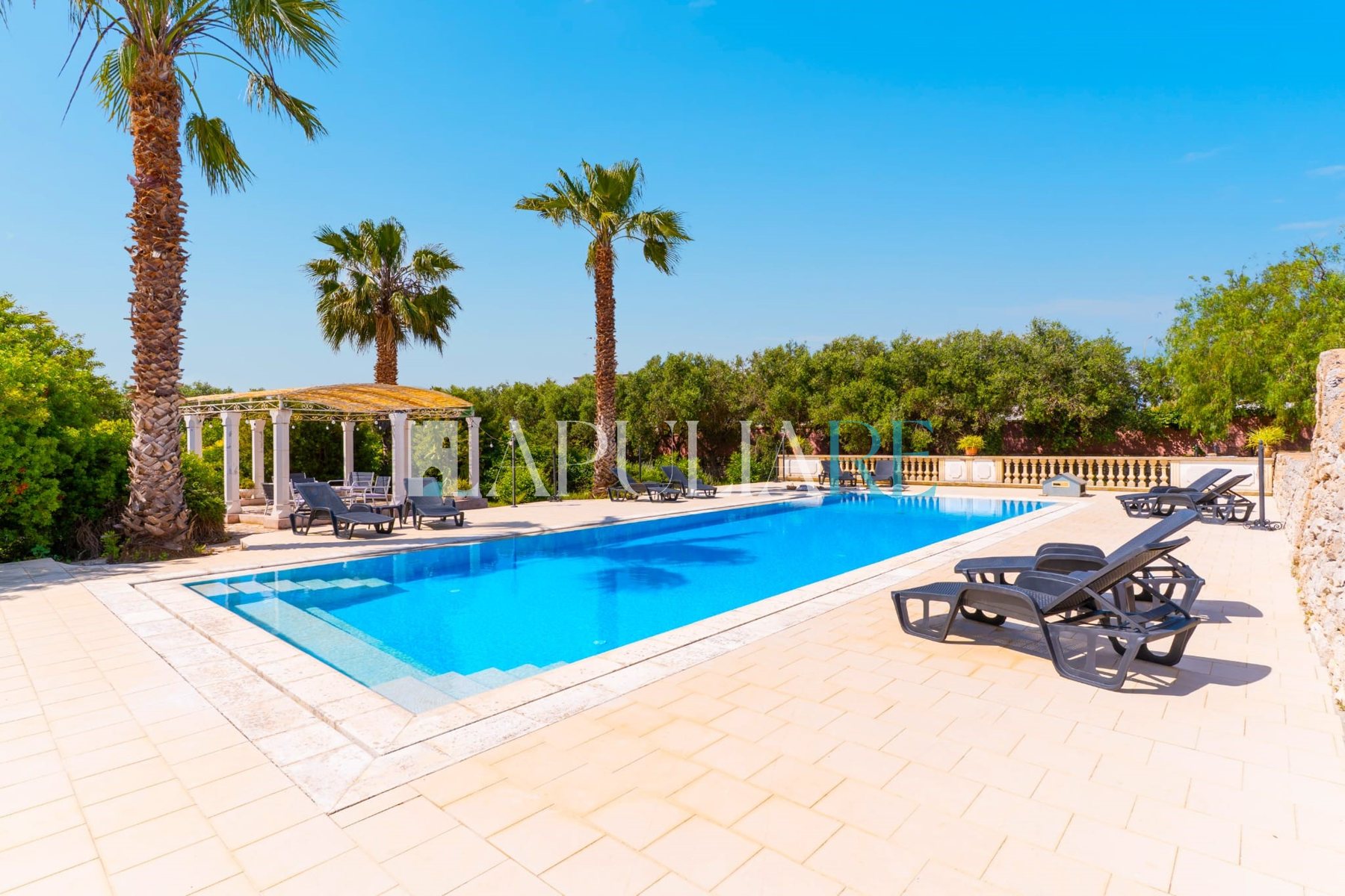 Prestige masseria with pool and private suites