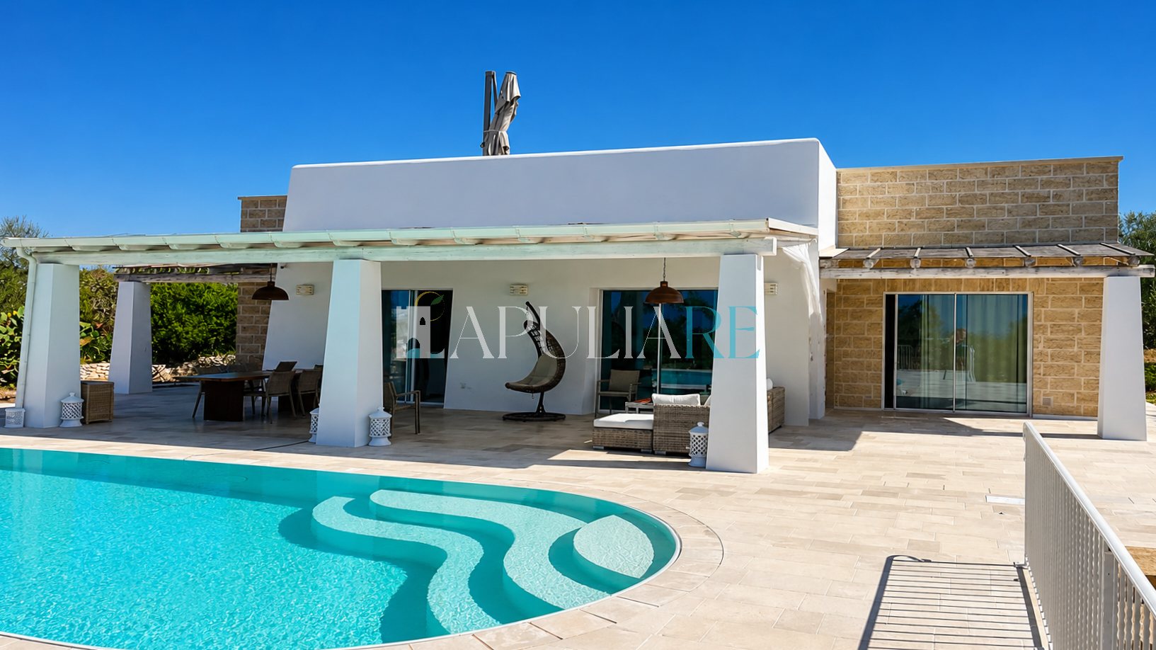 Sea-view villa with infinity pool in Leuca