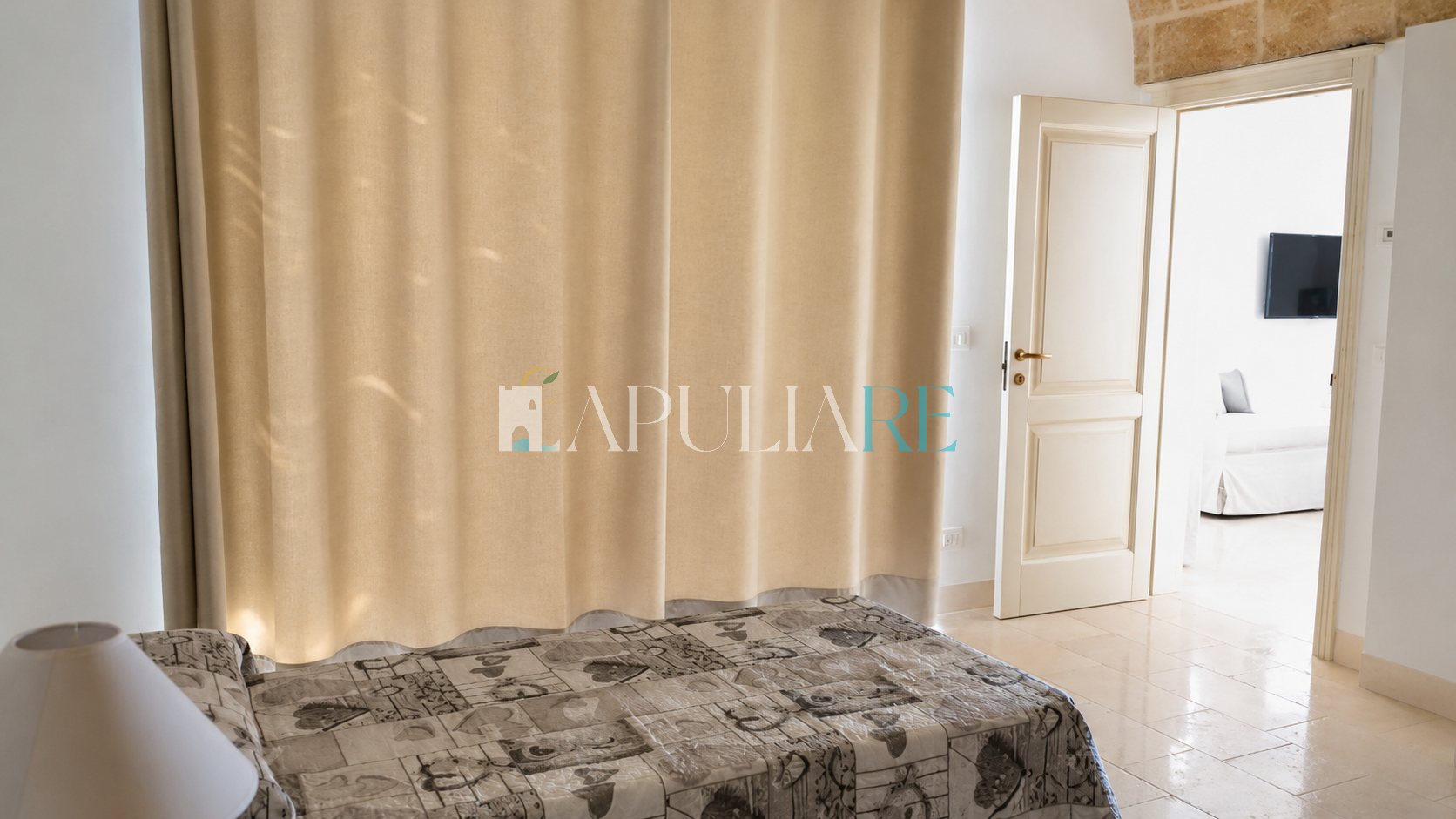 Sea-view villa with infinity pool in Leuca