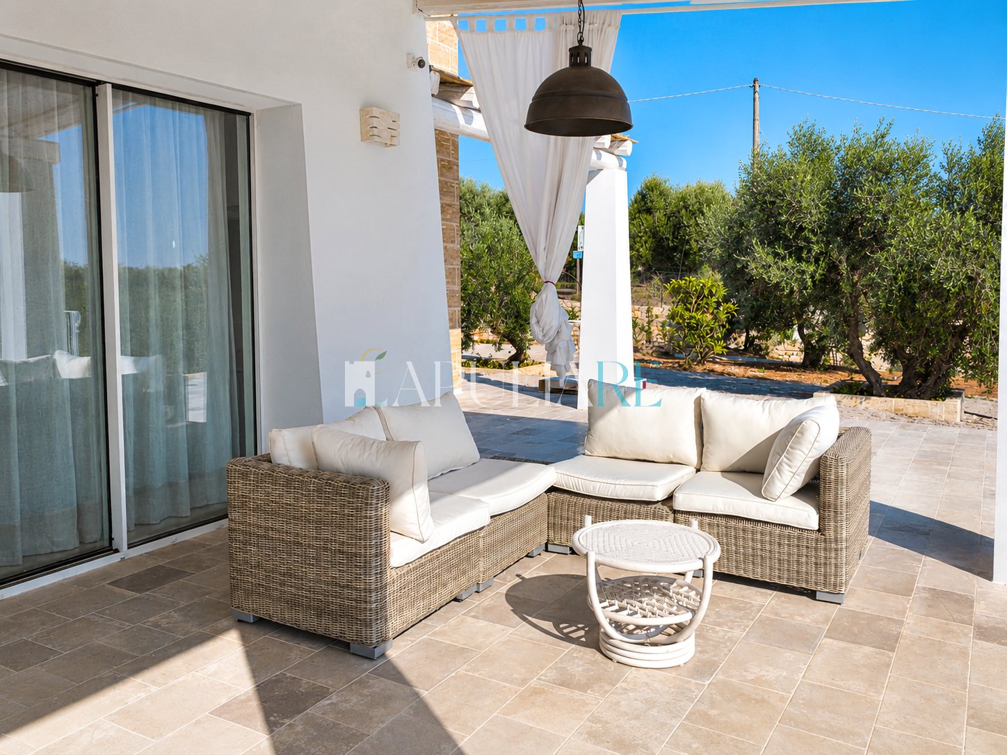 Sea-view villa with infinity pool in Leuca