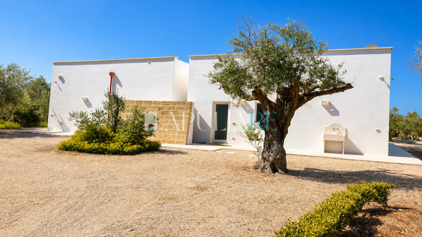 Sea-view villa with infinity pool in Leuca