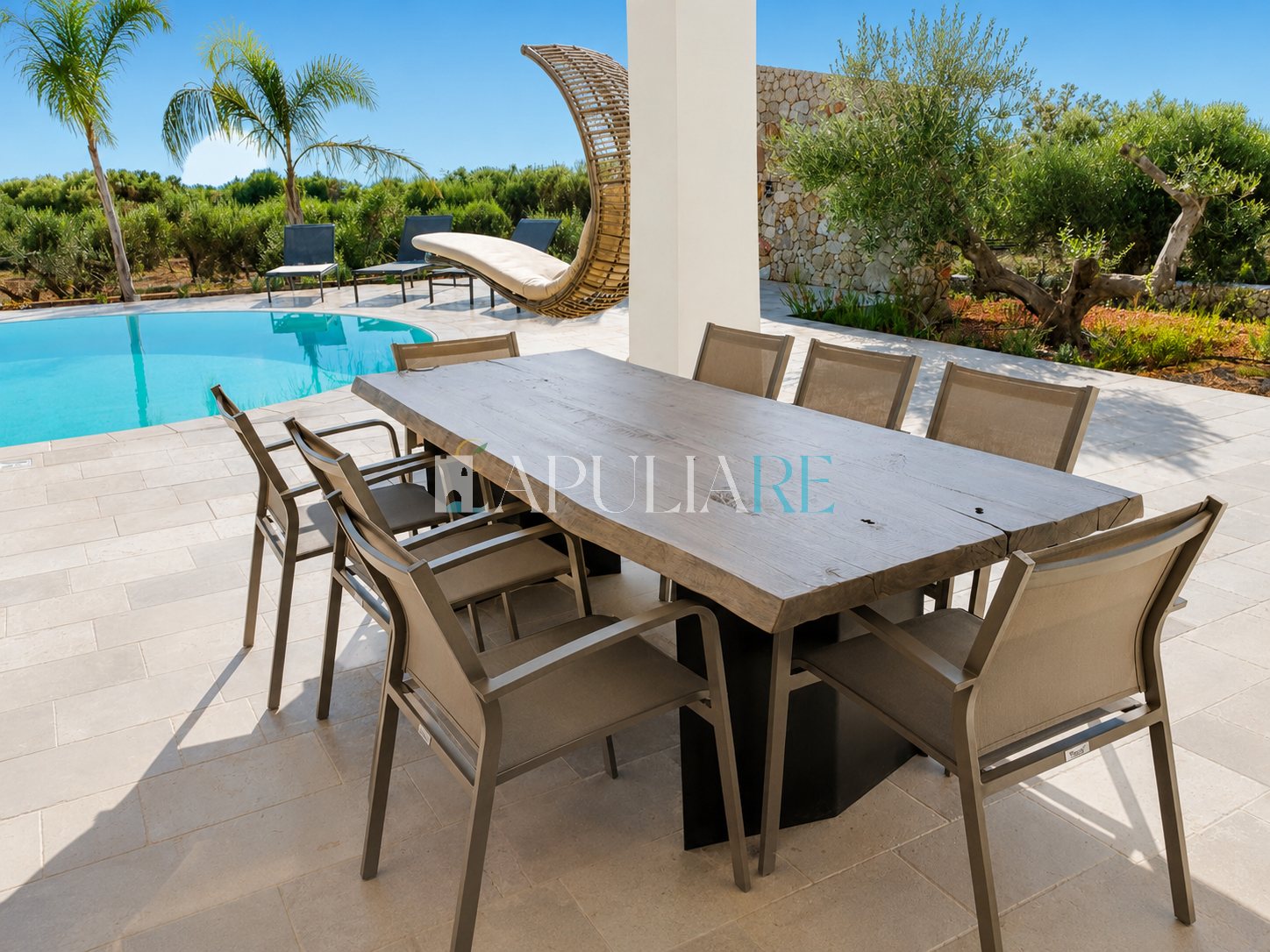 Sea-view villa with infinity pool in Leuca