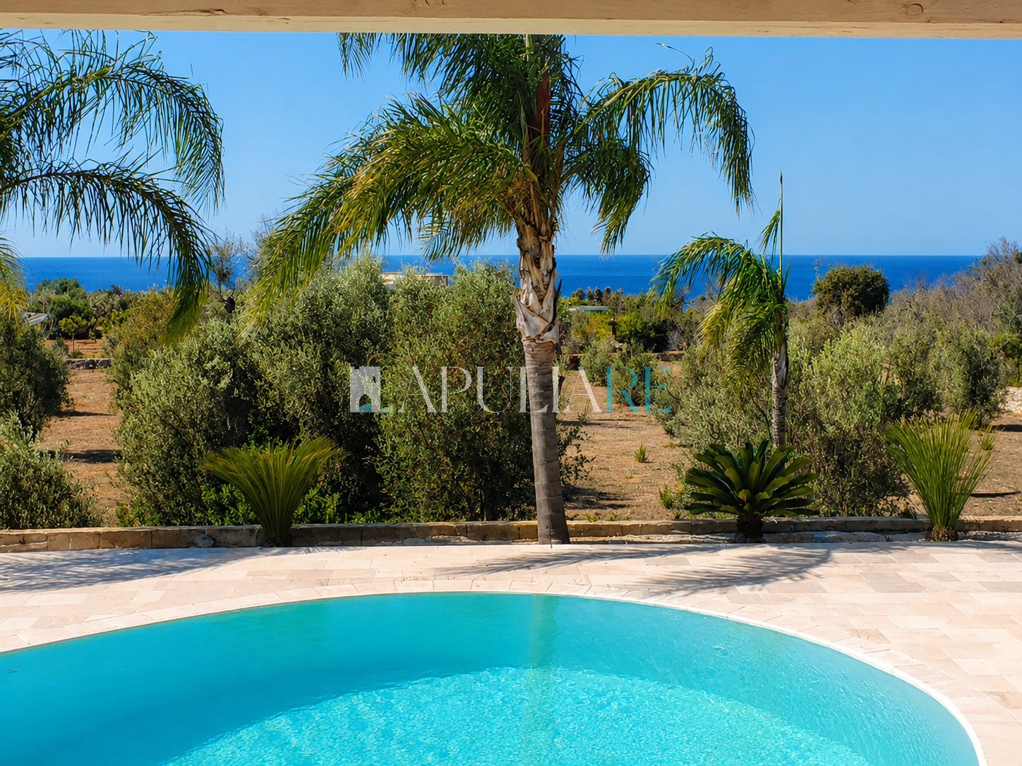 Sea-view villa with infinity pool in Leuca
