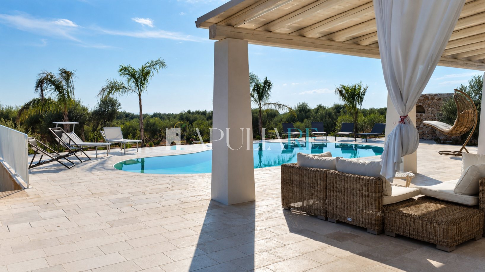 Sea-view villa with infinity pool in Leuca