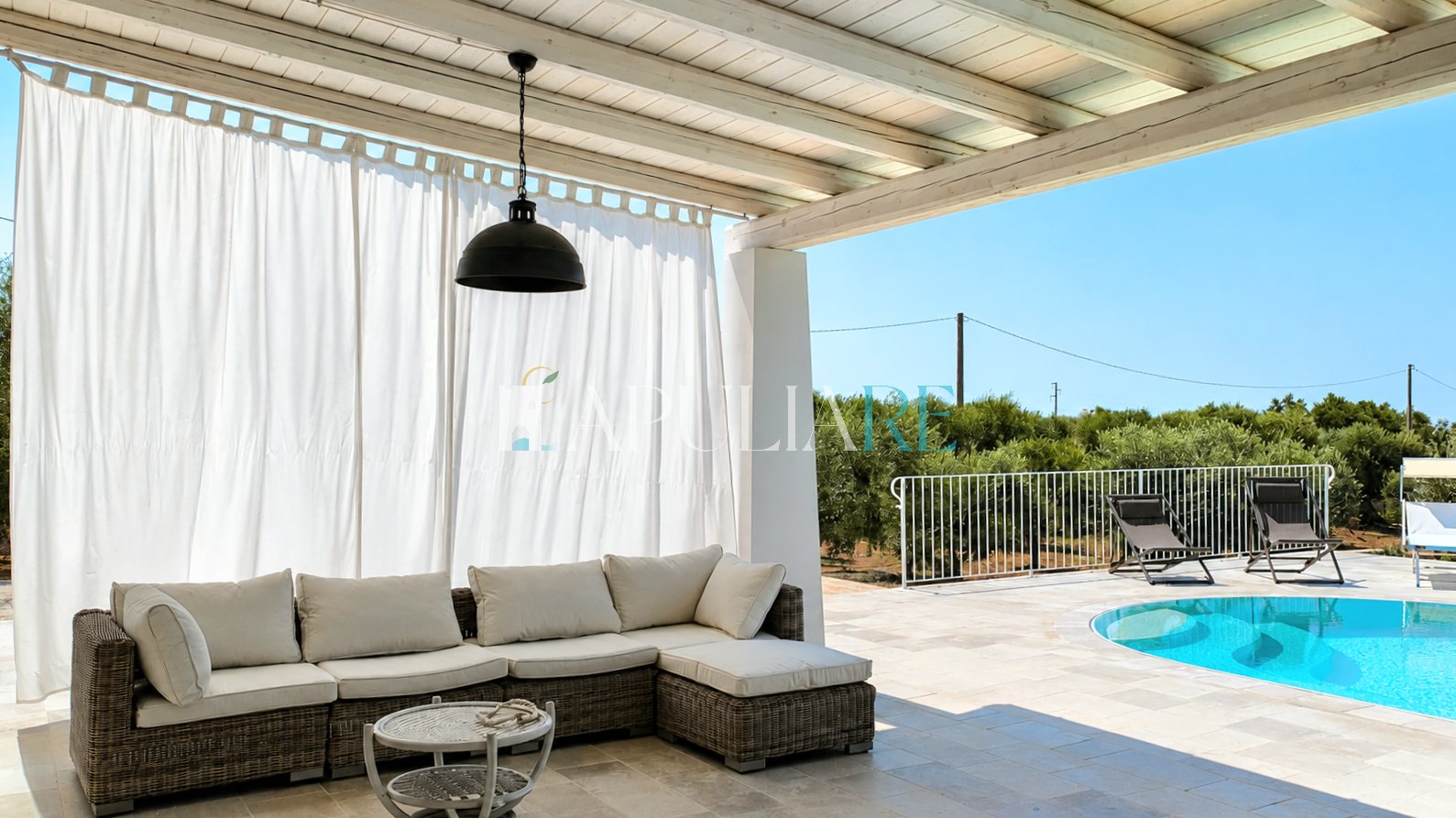 Sea-view villa with infinity pool in Leuca