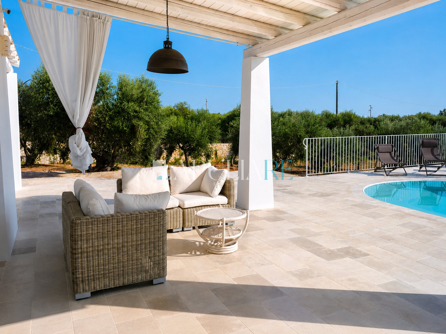 Sea-view villa with infinity pool in Leuca