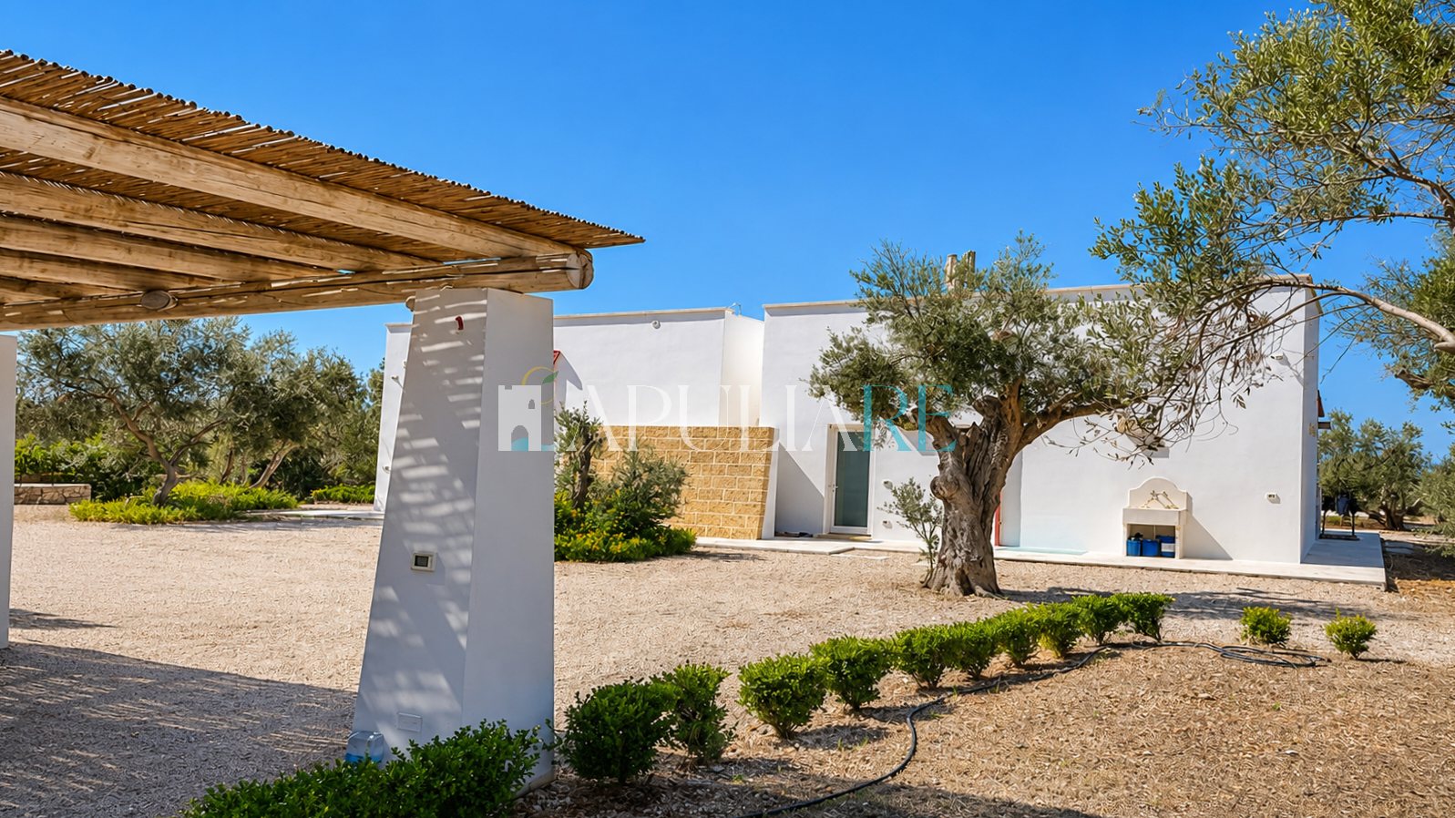 Sea-view villa with infinity pool in Leuca