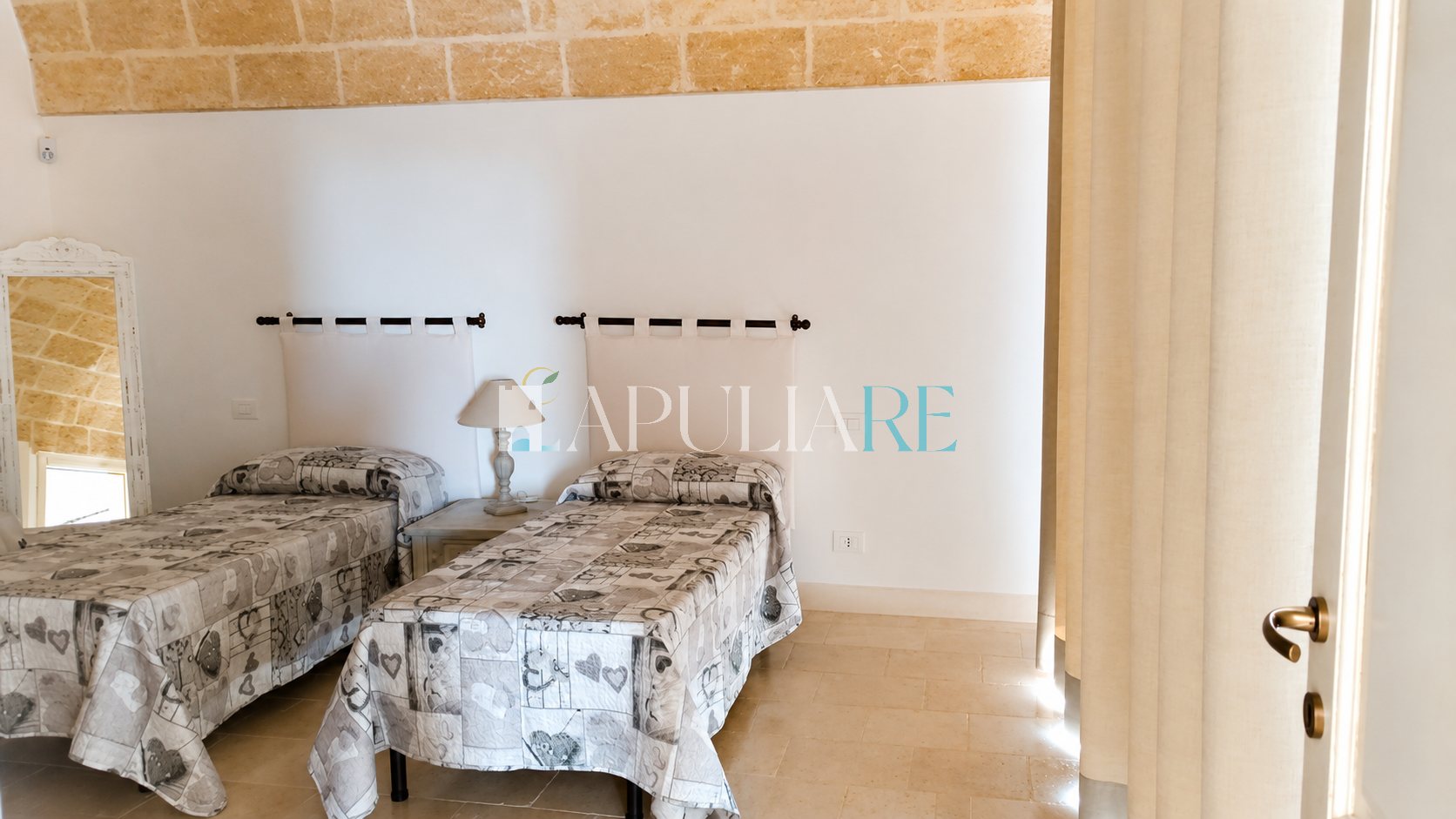 Sea-view villa with infinity pool in Leuca