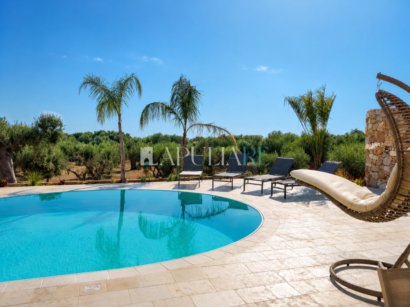 Sea-view villa with infinity pool in Leuca