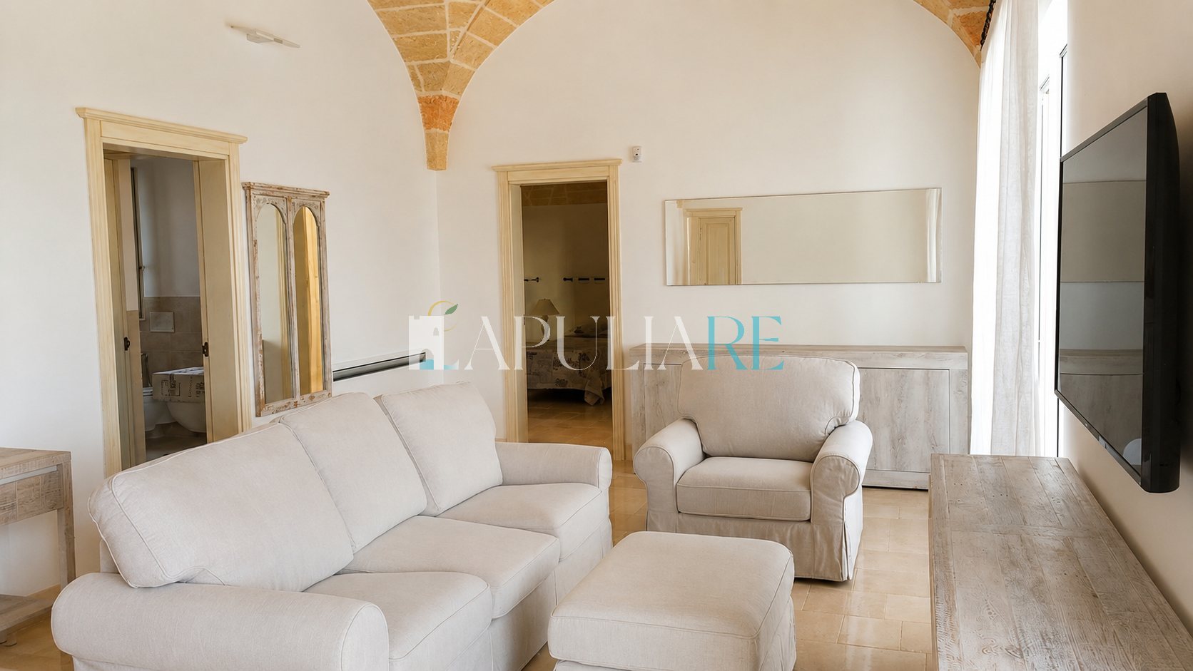Sea-view villa with infinity pool in Leuca