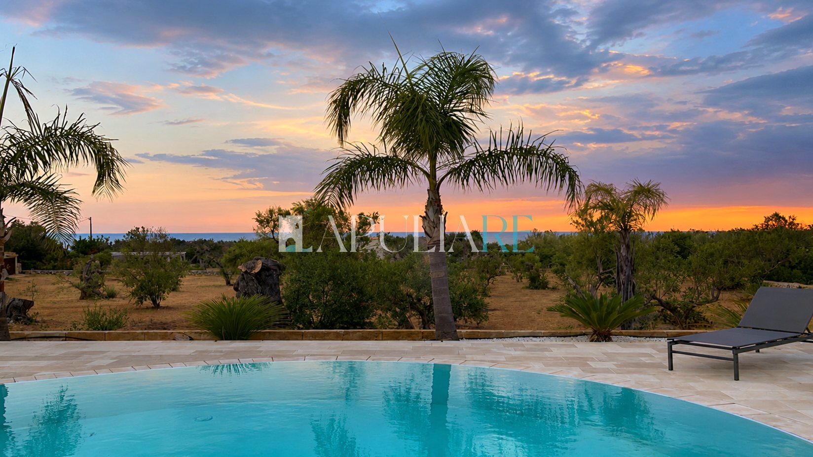 Sea-view villa with infinity pool in Leuca