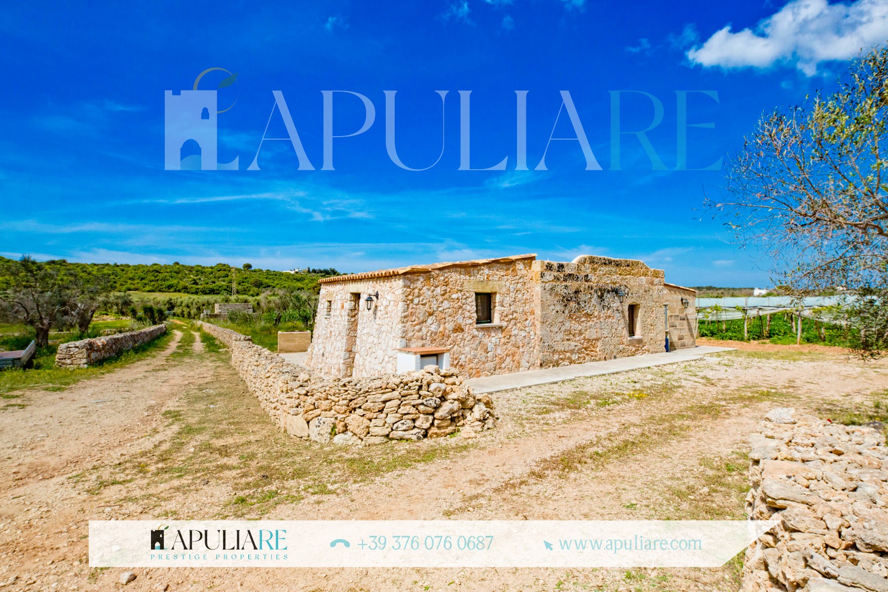Masseria with agritourism company for sale in Salve, near a sandy beach (Salento). Very good investment!